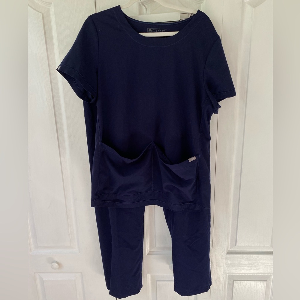 FIGS Navy Blue Straight Leg Scrub Set